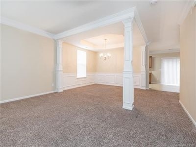 Building Photo - Exclusive Home