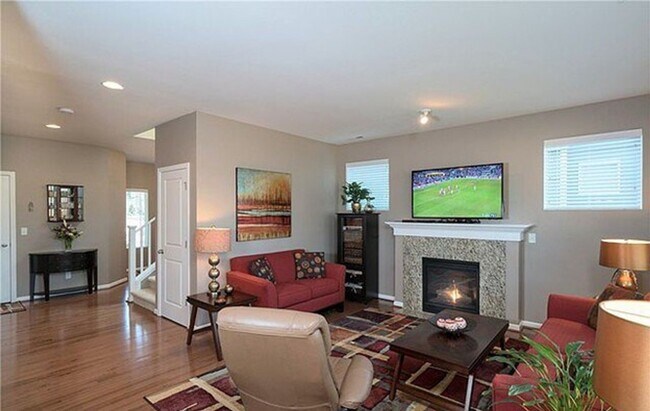 Photo - Exquisitely Beautiful Home with 3 bed and 2.5 Bath