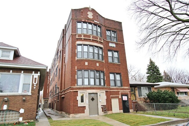 Building Photo - 7651 - 7653 S Loomis Blvd