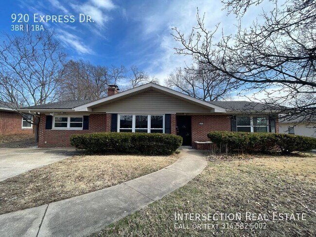 Photo - 920 Express Dr