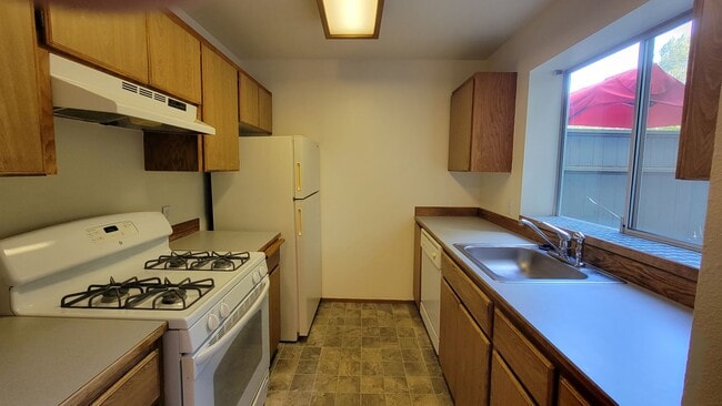KITCHEN - 1800 11th Ave Unit C