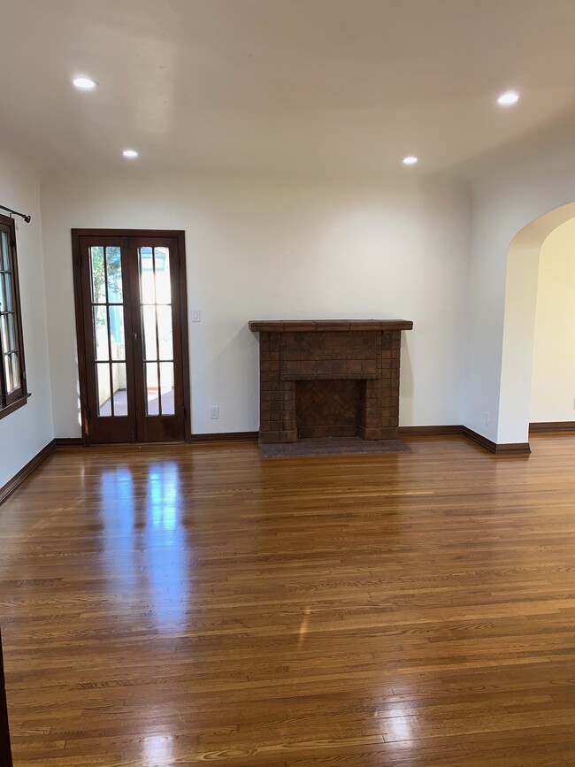 Living Room - 1228 S Hayworth Ave Apartments Unit 1228