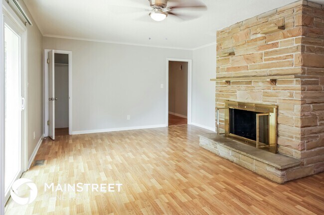 Photo - 2025 Rockwood Ln