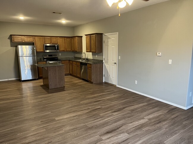 Building Photo - 3301 SW Windrift Ave