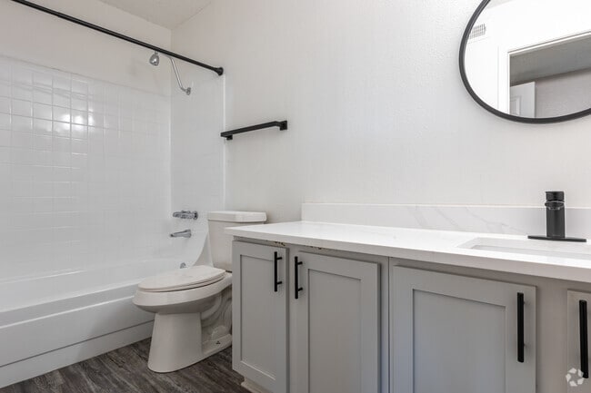 1.5BR, 1BA - 881SF - Bathroom