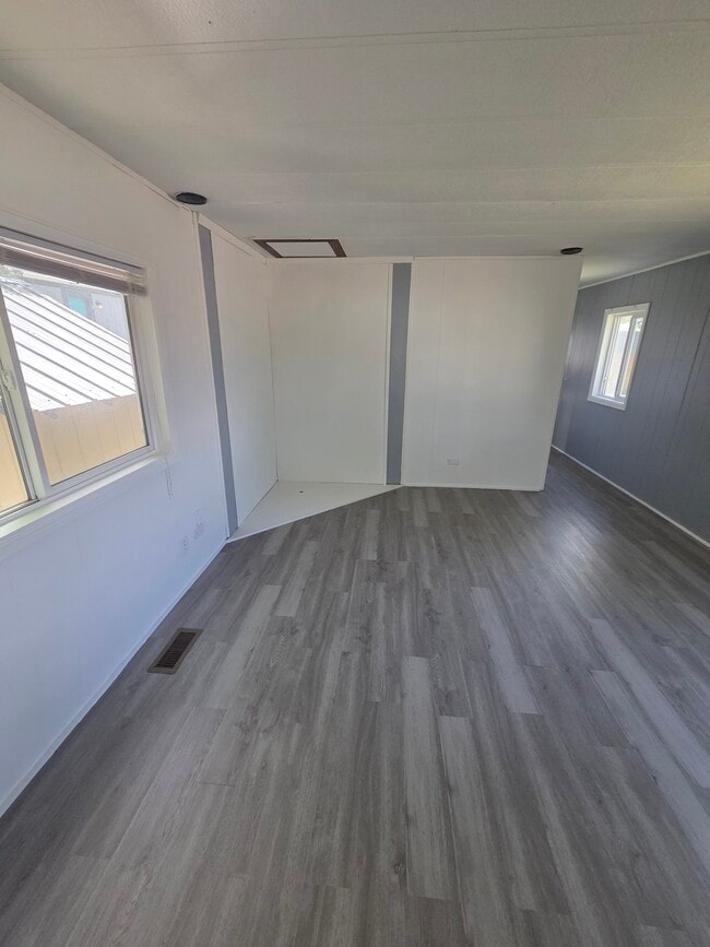 Photo - 1511 Mydland Rd