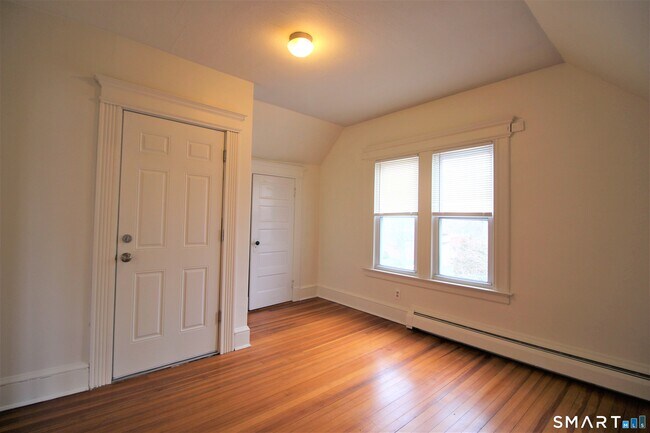 Photo - 19 Nesbit Ave Unit 3rd Floor
