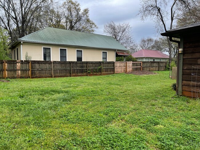 Photo - Cozy 2 bed 1 bath duplex!