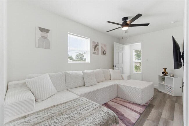 Photo - 1 31st St S Unidad 1/2