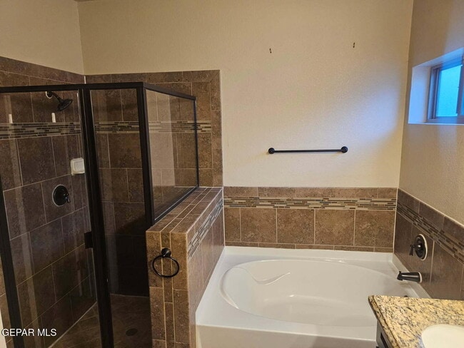 Photo - 14837 Hunters Grove Ave