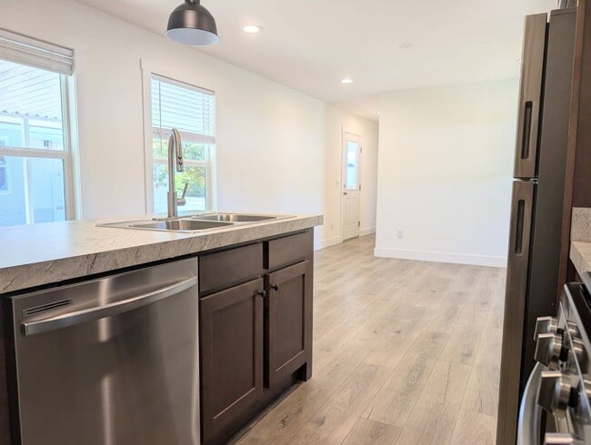 Photo - 400 Sulphur Bank Dr