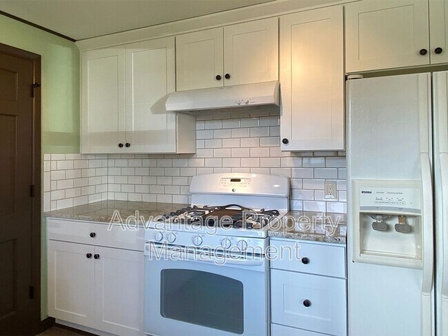 Photo - 1410 SE Powell Way