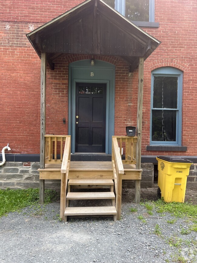 Building Photo - 118 E Chemung Pl Unit B Rental