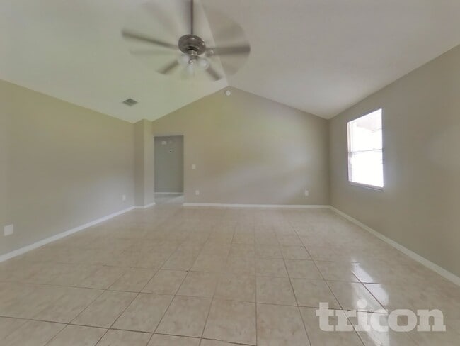 Photo - 2663 Kenwood Dr E