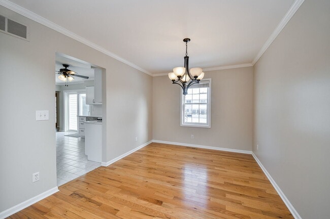 Photo - 389 Colonial Cir