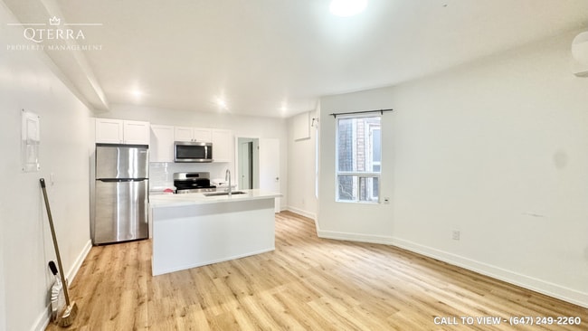 Photo - 1052 Barton St E