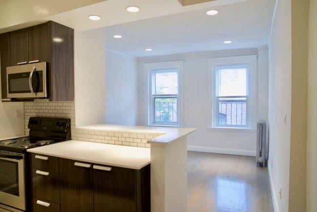 32 Queensberry St Unit 9