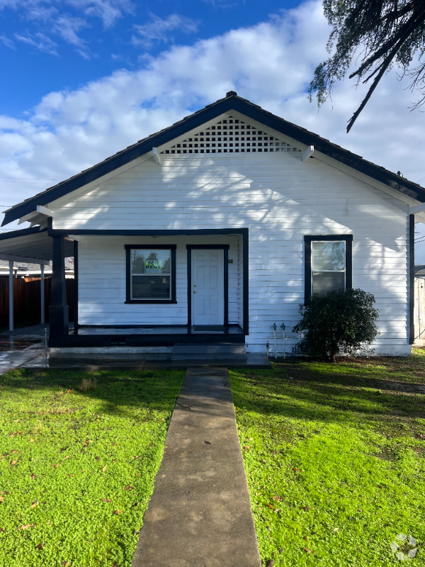 Building Photo - 1082 S Klein Ave Rental