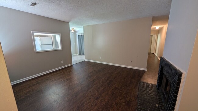 Photo - Spacious 2BD/2BA Duplex