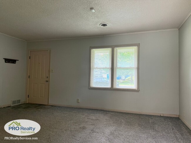 Photo - 2 Bedroom Home with a Large Fenced in Yard