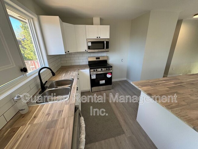 Photo - 329 Albany St Unit 1