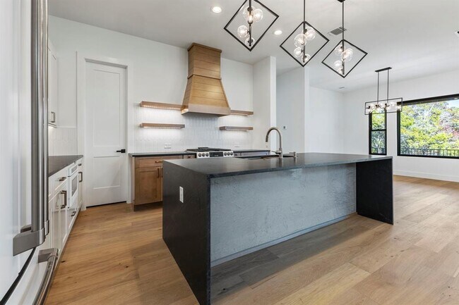 Photo - 14426 Tuscola Cir