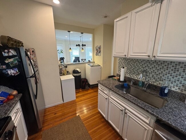 Photo - 5 Oak Square Ave Unit 1