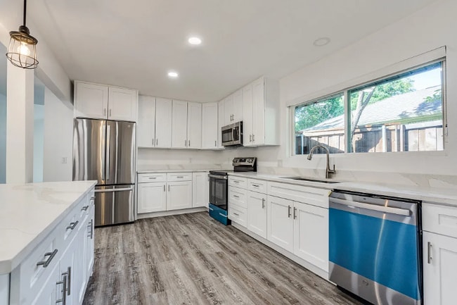 Building Photo - 1805 Boulder Dr