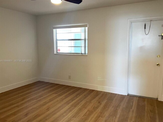 Photo - 270 NE 40th St Unit 27