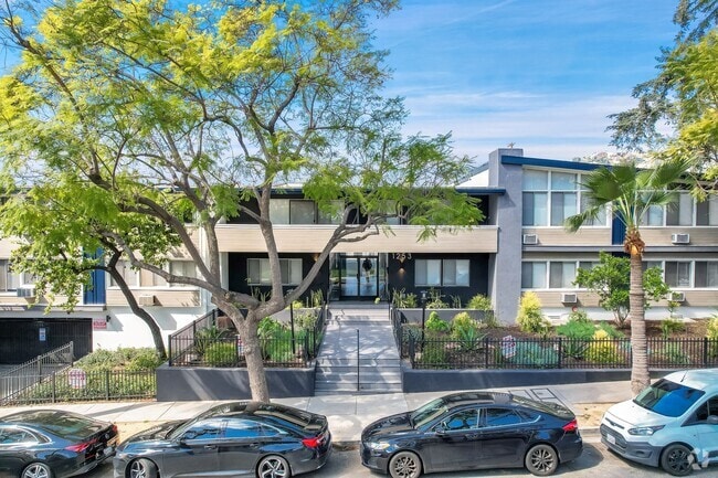 Building Photo - 1253 Havenhurst Drive Rental