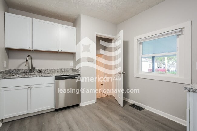 Photo - 1710 Elwood Ave