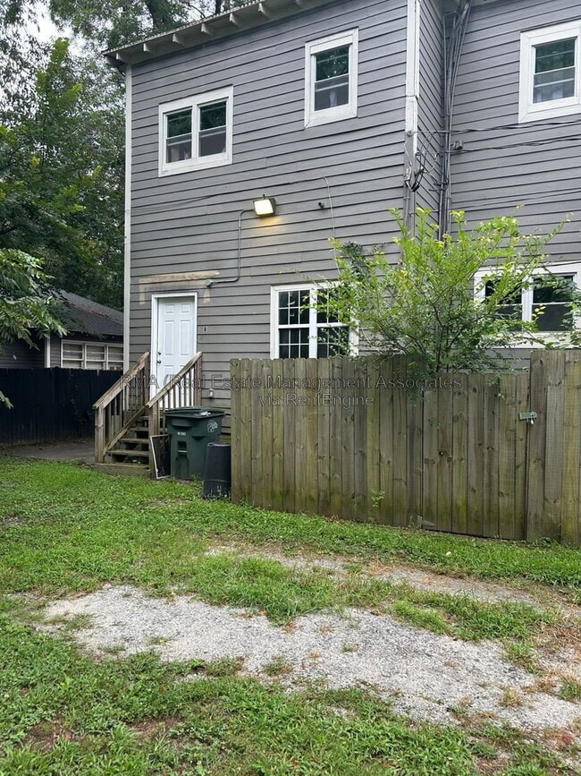 Photo - 631 W Poplar St Unit B
