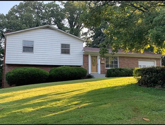Photo - 4609 Lakeview Dr NW House
