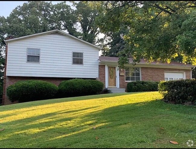 Building Photo - 4609 Lakeview Dr NW Rental