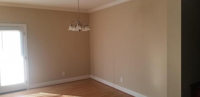 Photo - 405 S Pointe Dr