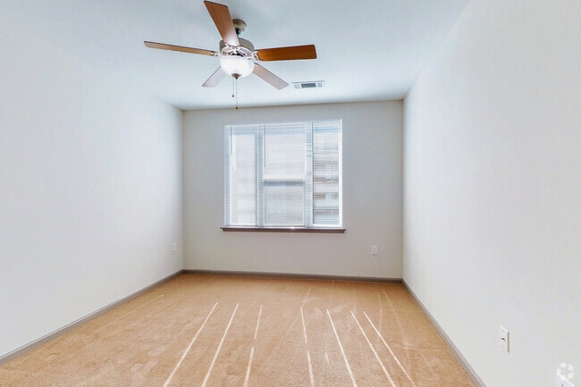 1BR, 1BA - 829 SF