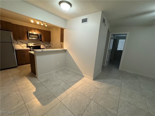 Photo - 7961 Gladiolus Dr