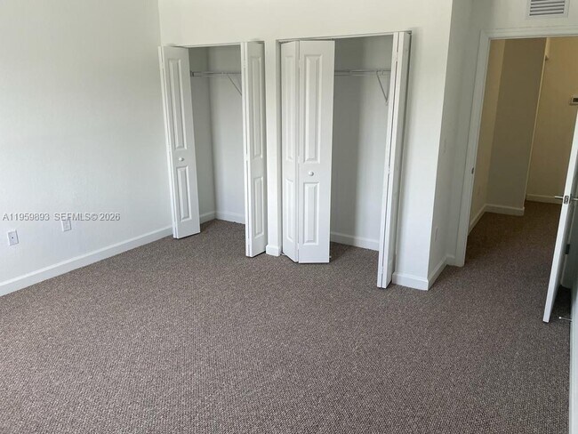 Photo - 556 NE 5th St