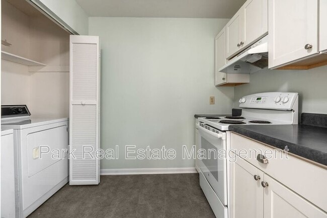 Photo - 222 Poplar St