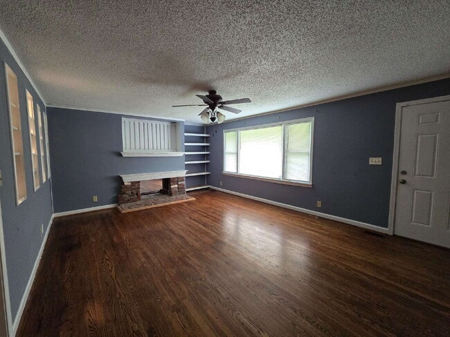 Photo - 207 Mitchell St