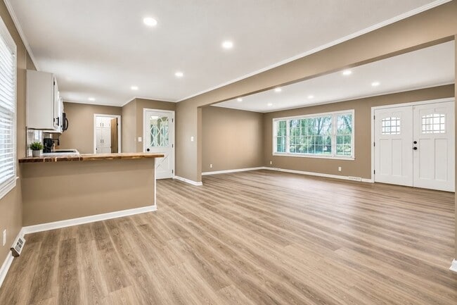 Photo - 129 Hillwood Dr