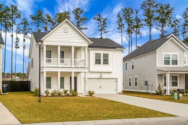Building Photo - 5 Bedroom, 3.5 Bath, Beautiful Summerville Home, Master on Main