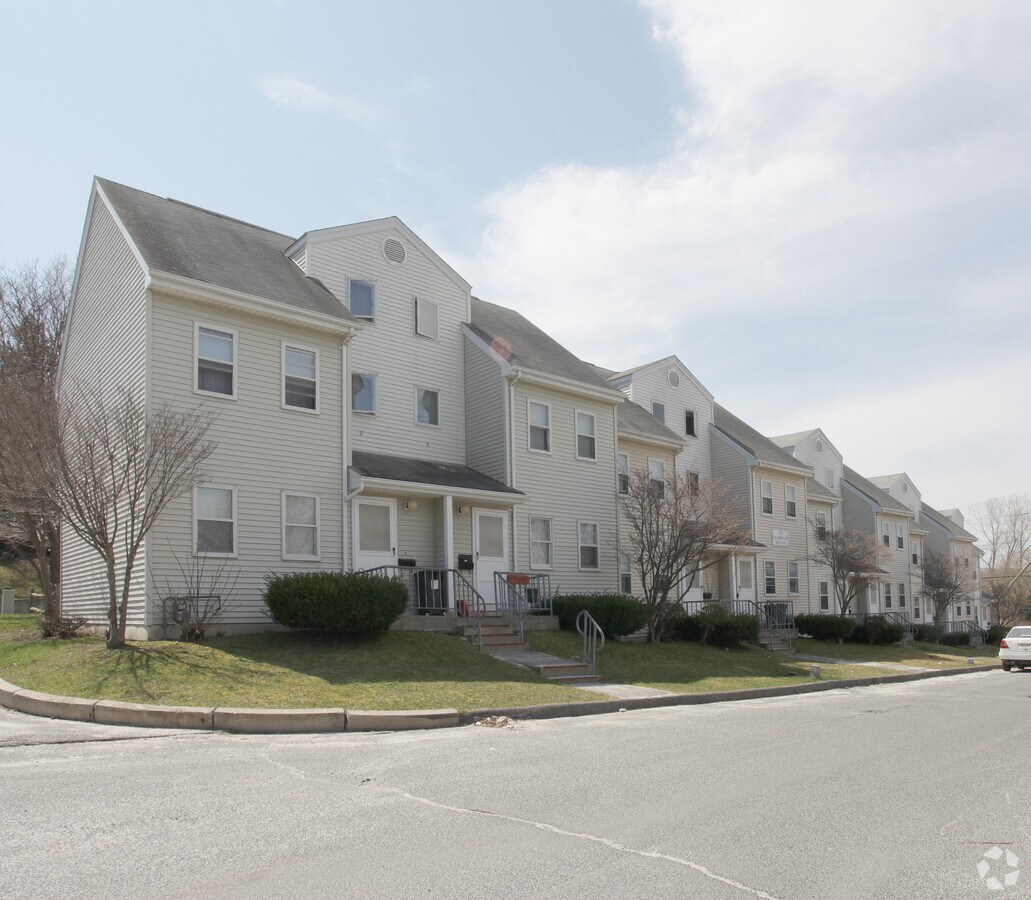 Photo - McGill Court