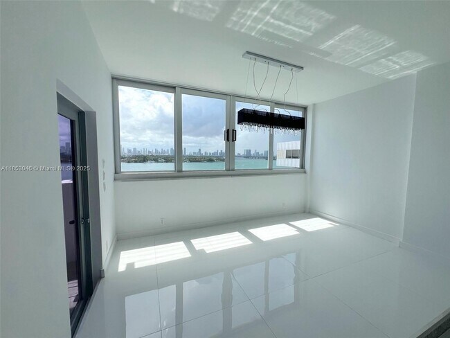 Photo - 800 West Ave Unidad PH27