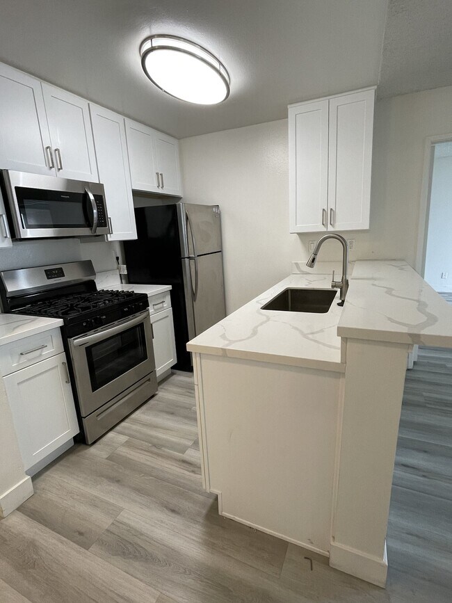 Building Photo - Westwood Village Galleria Rental