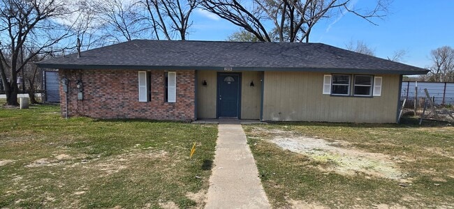 Photo - 206 Raymac St