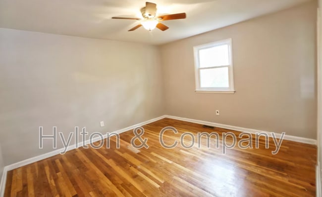 Photo - 2703 Boston St