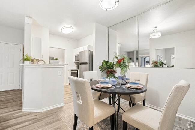 1BR, 1BA - 615SF - Dining Area