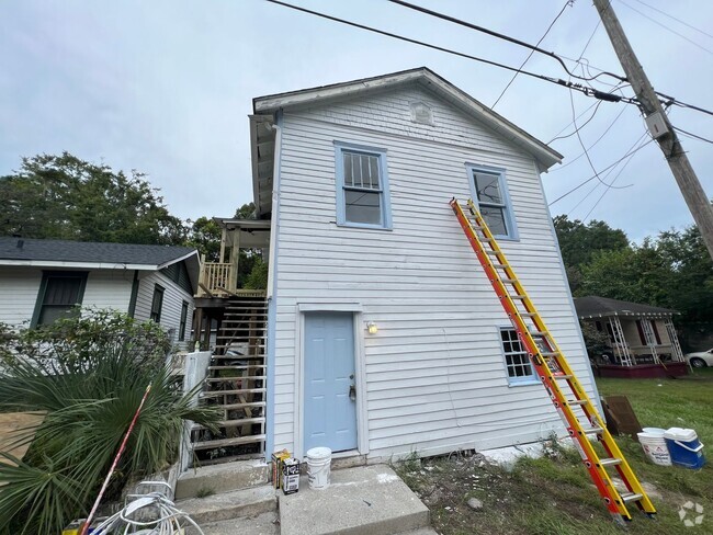 Building Photo - 23 Wessels Ave Unit 23 1/2 Wessels Ave Lower Rental