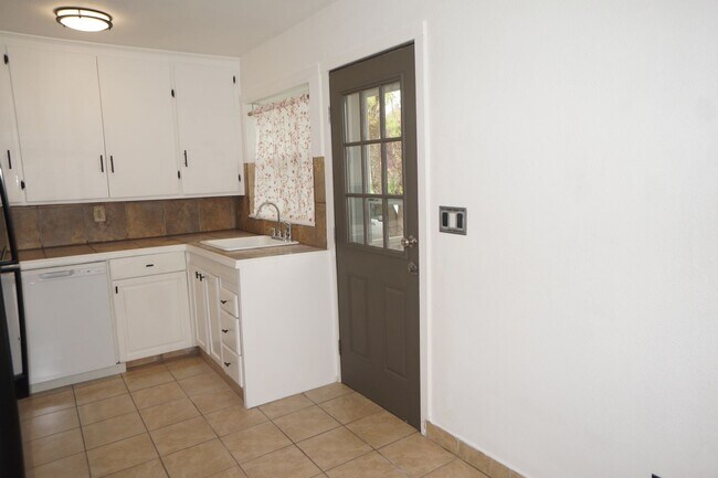 Photo - SAL4805 Unit 3